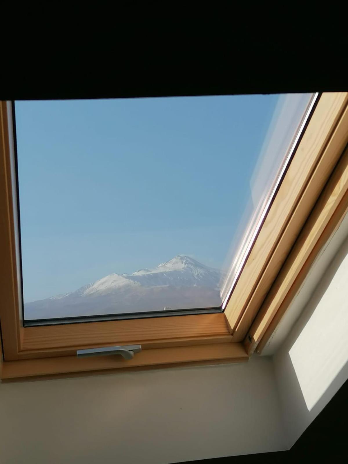 Apartamento Il Sole Dell'Etna Aci SantʼAntonio Exterior foto
