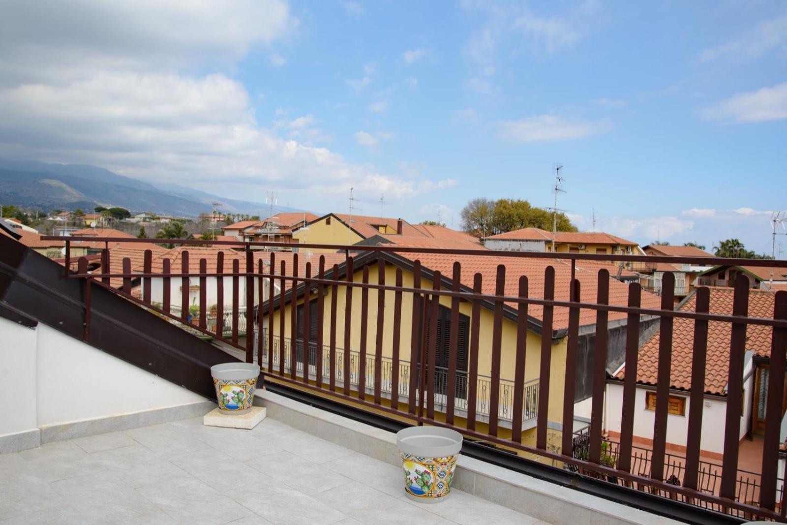 Apartamento Il Sole Dell'Etna Aci SantʼAntonio Exterior foto